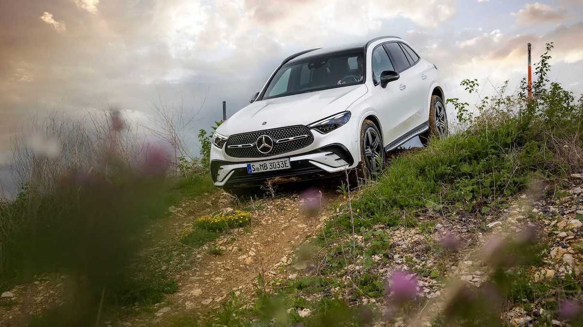 سيارة مرسيدس 300 GLC موديل 2023