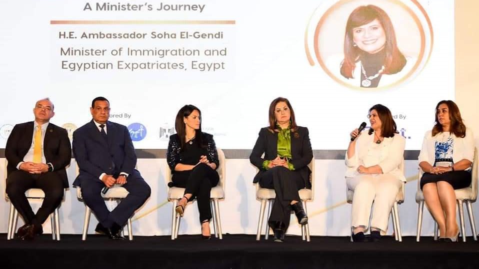 منال عوض محافظ دمياط.