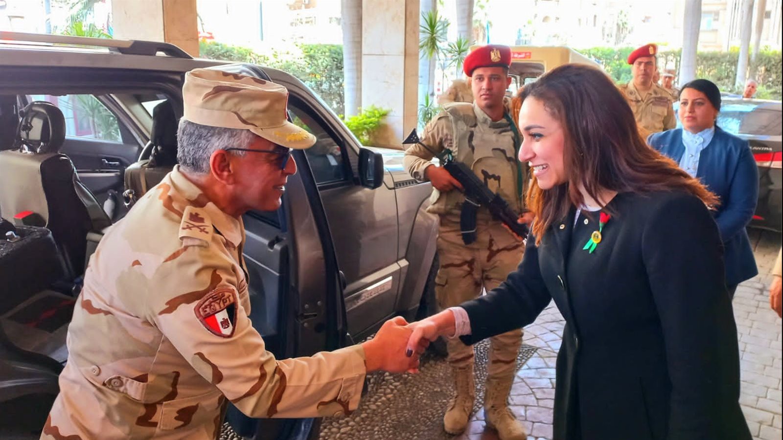 نائب محافظ البحيرة تستقبل رئيس جمعية المحاربين القدماء 