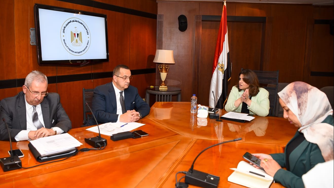 وزير الهجرة خلال الاجتماع