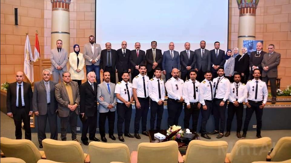 صور من الحدث 