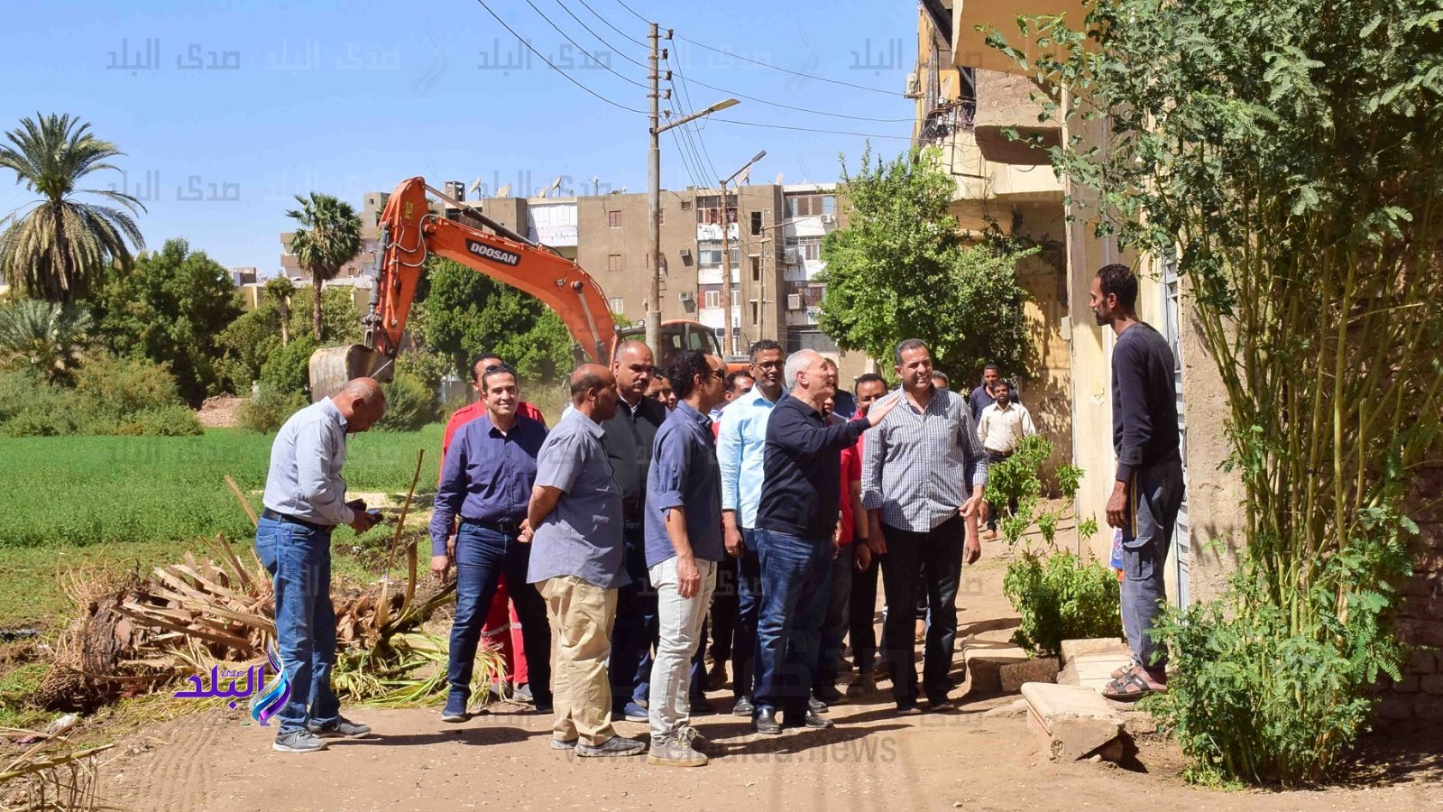 محافظ الأقصر يتفقد مشروعات الطرق  محافظ الأقصر يتفقد مشروعات الطرق