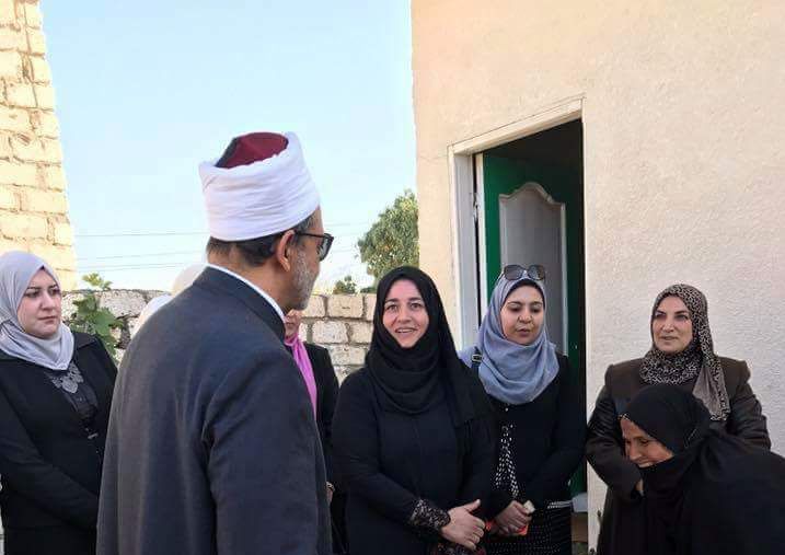 شيخ الأزهر مع أسر شهداء الروضة 
