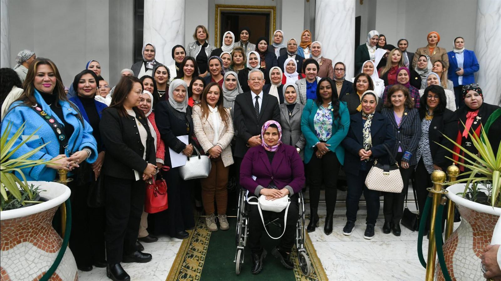 رئيس مجلس النواب يستقبل عدد من النائبات