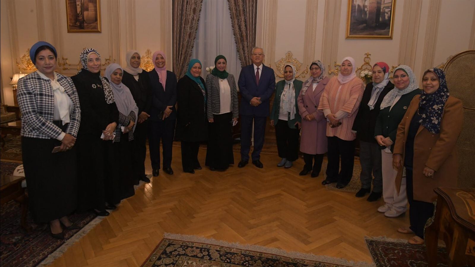 رئيس النواب يستقبل رؤساء القطاعات من السيدات بالأمانة العامة