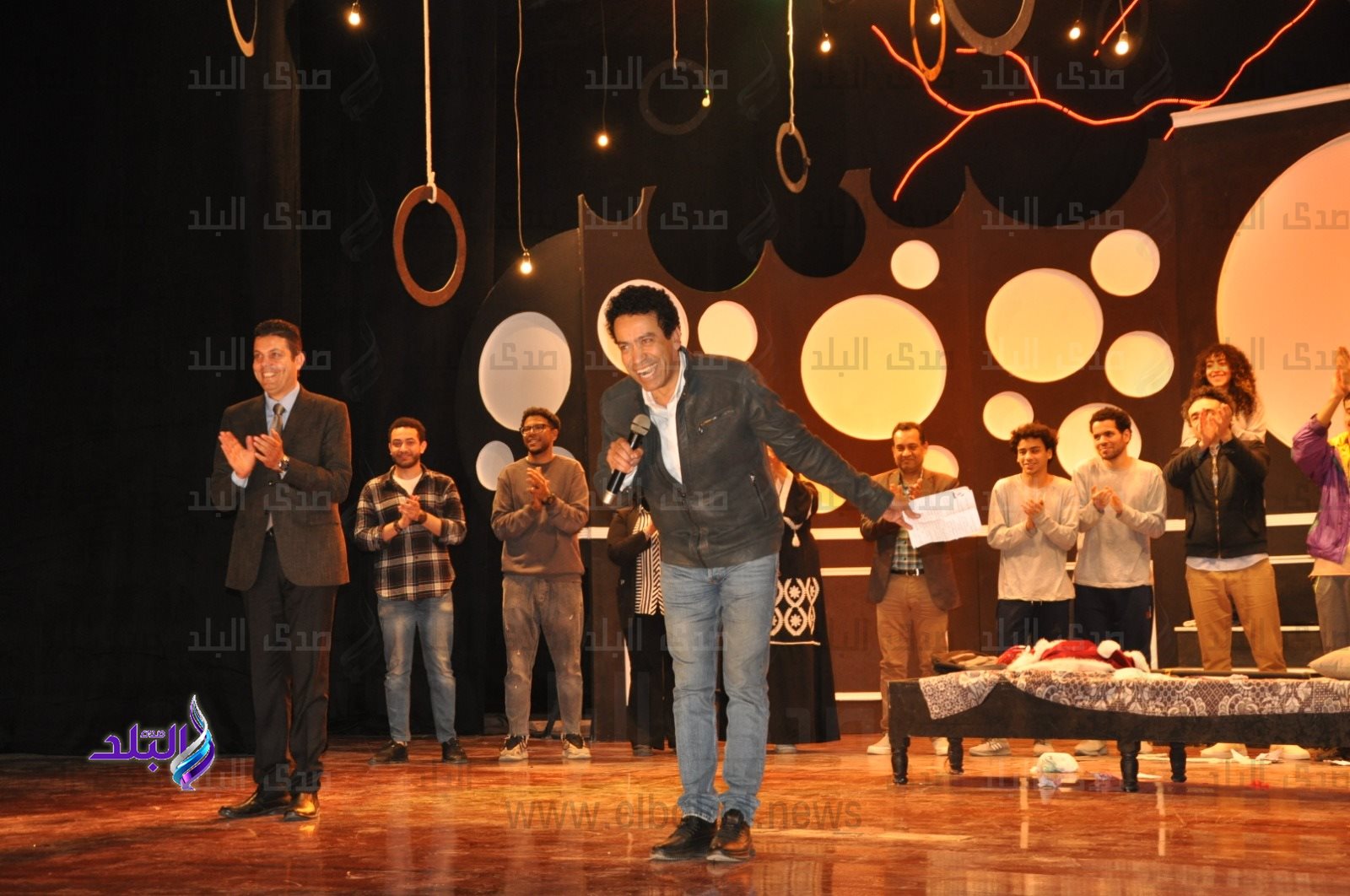 العرض المسرحى 