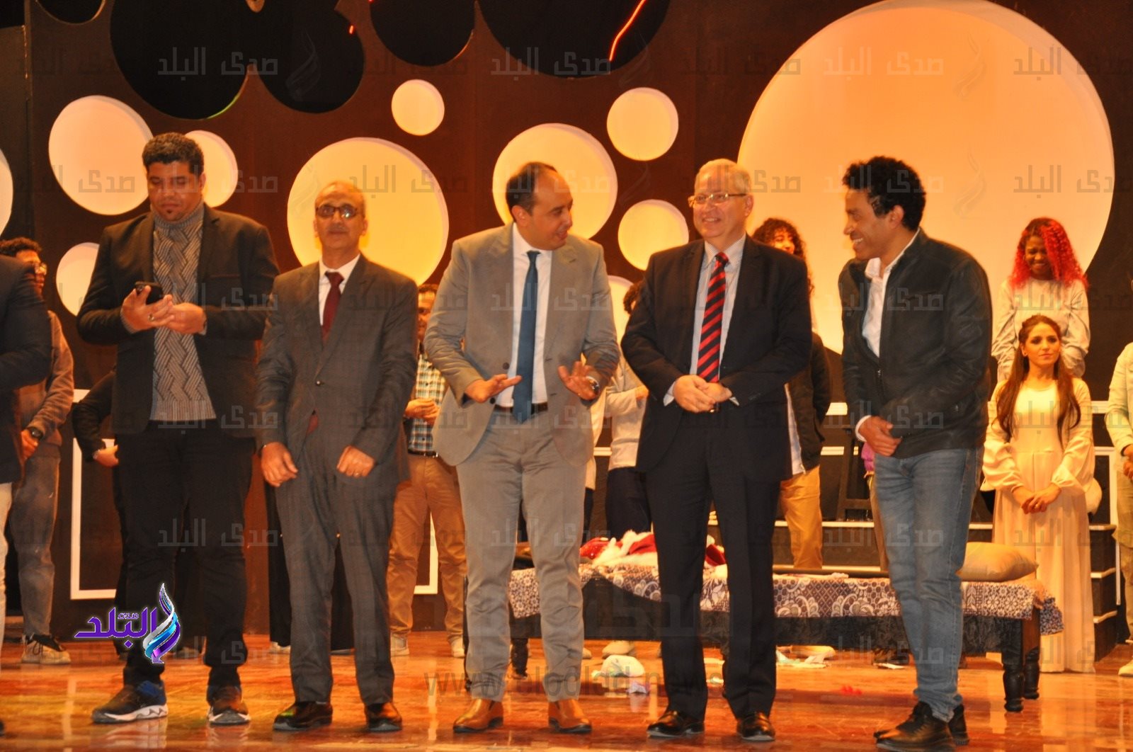 العرض المسرحى 