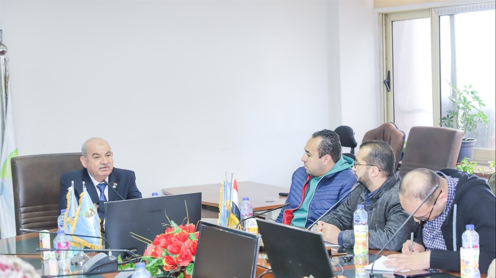 اجتماع بشركة الصرف الصحي بالإسكندرية