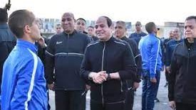الرئيس السيسي مع طالب بأكاديمية الشرطة