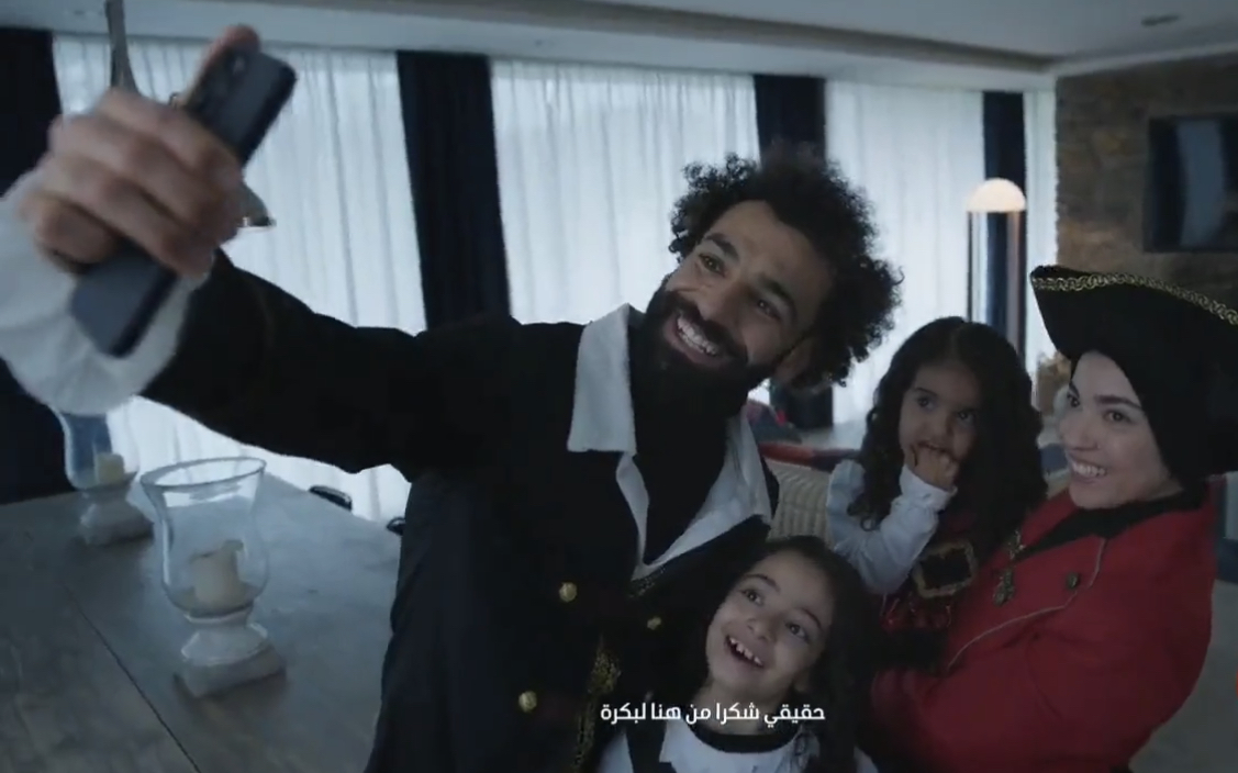 محمد صلاح برفقه عائلته