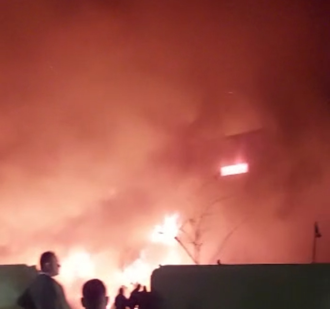 جانب من الحريق 