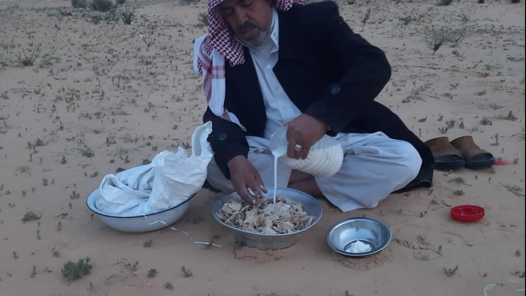 إضافة الحليب علي خبز الفراشيح  "السمنية: