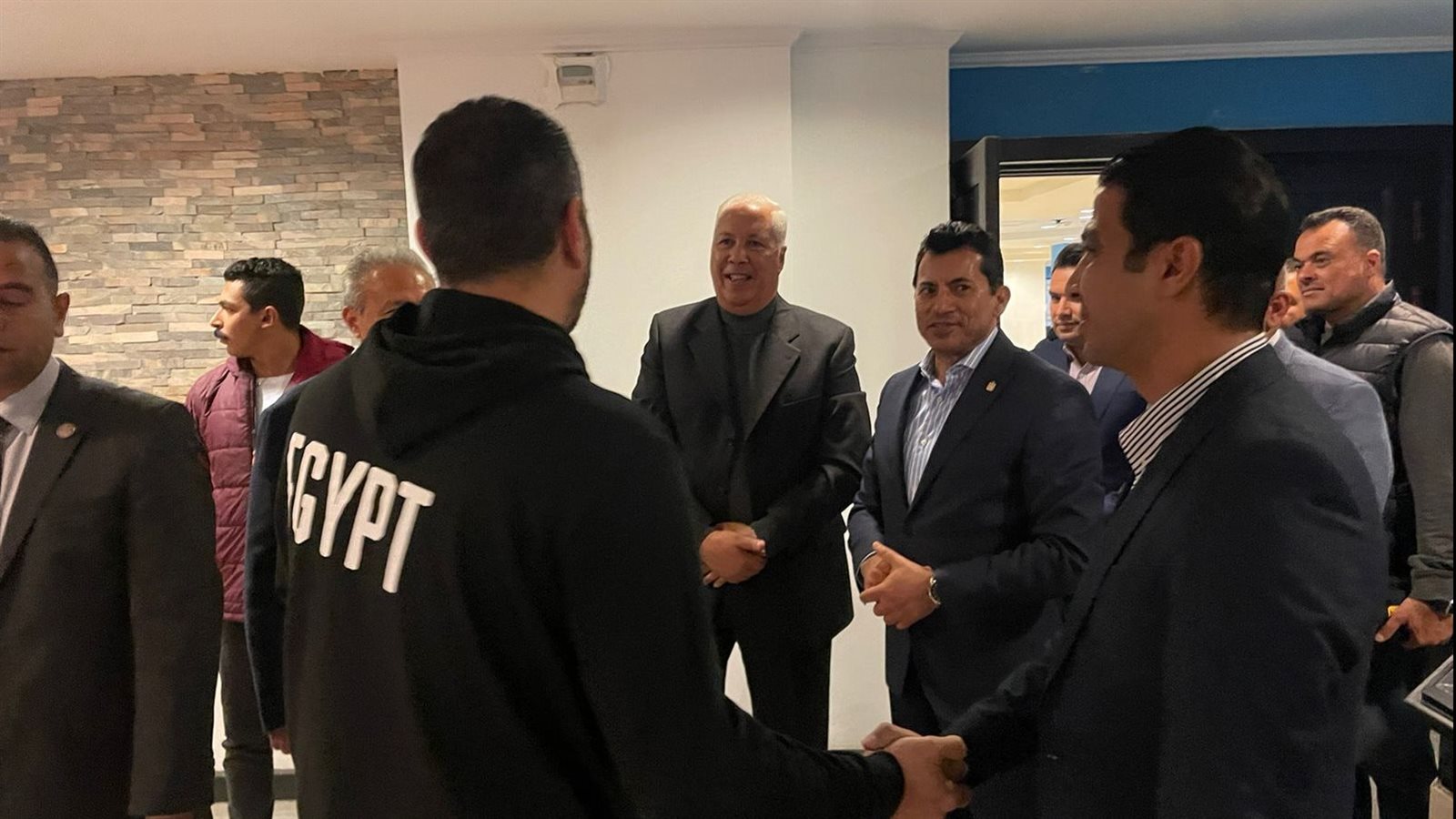 وزير الشباب يهنئ  المنتخب الوطني 