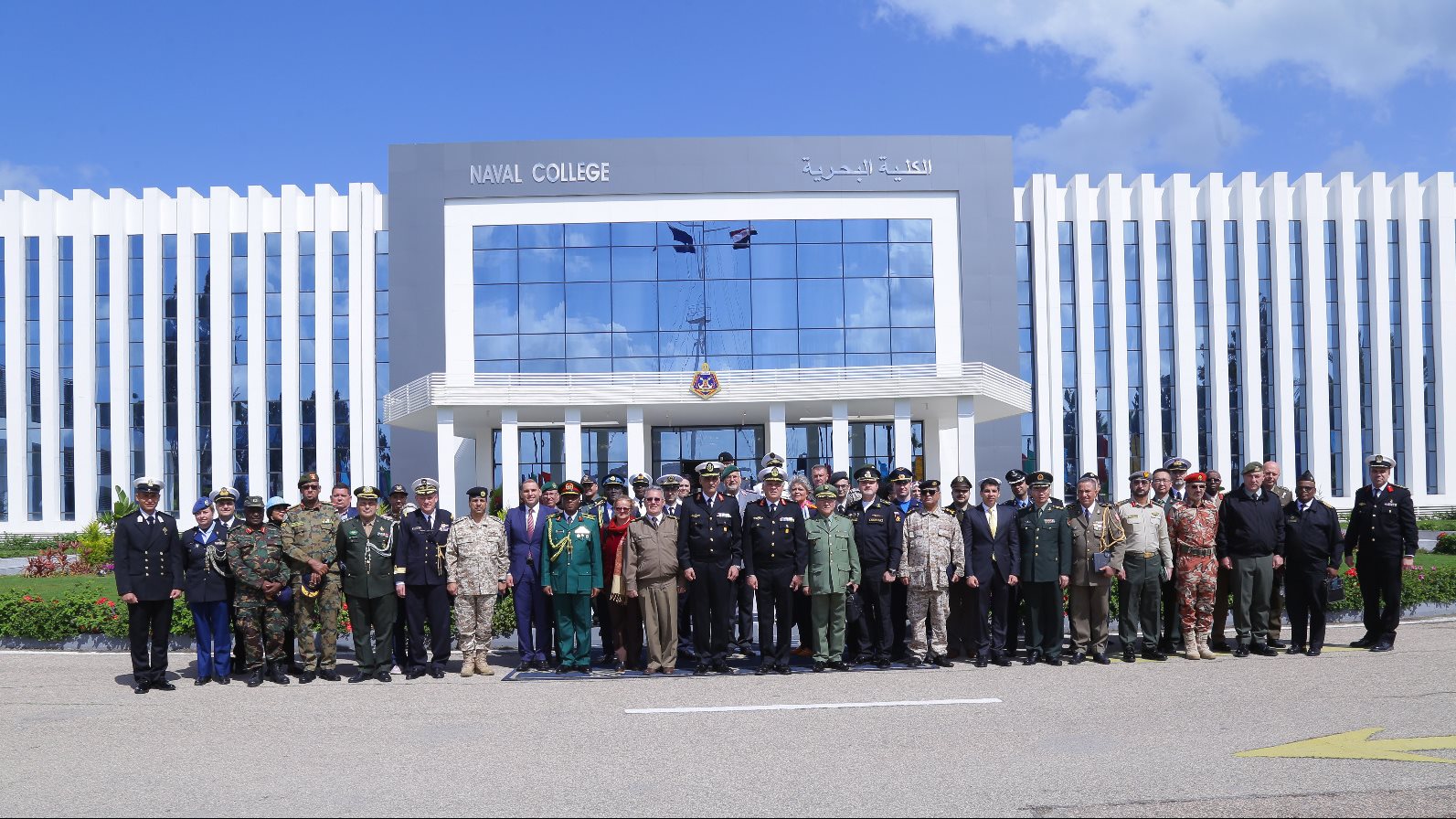 القوات المسلحة تنظم زيارة للملحقين العسكريين للقوات البحرية