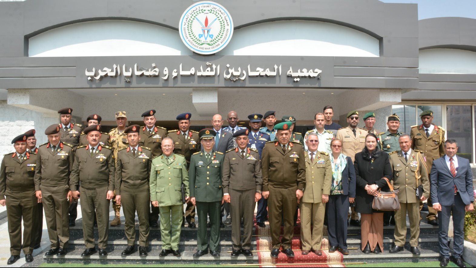 القوات المسلحة تنظم معرضاً لإبداعات المحاربين القدماء