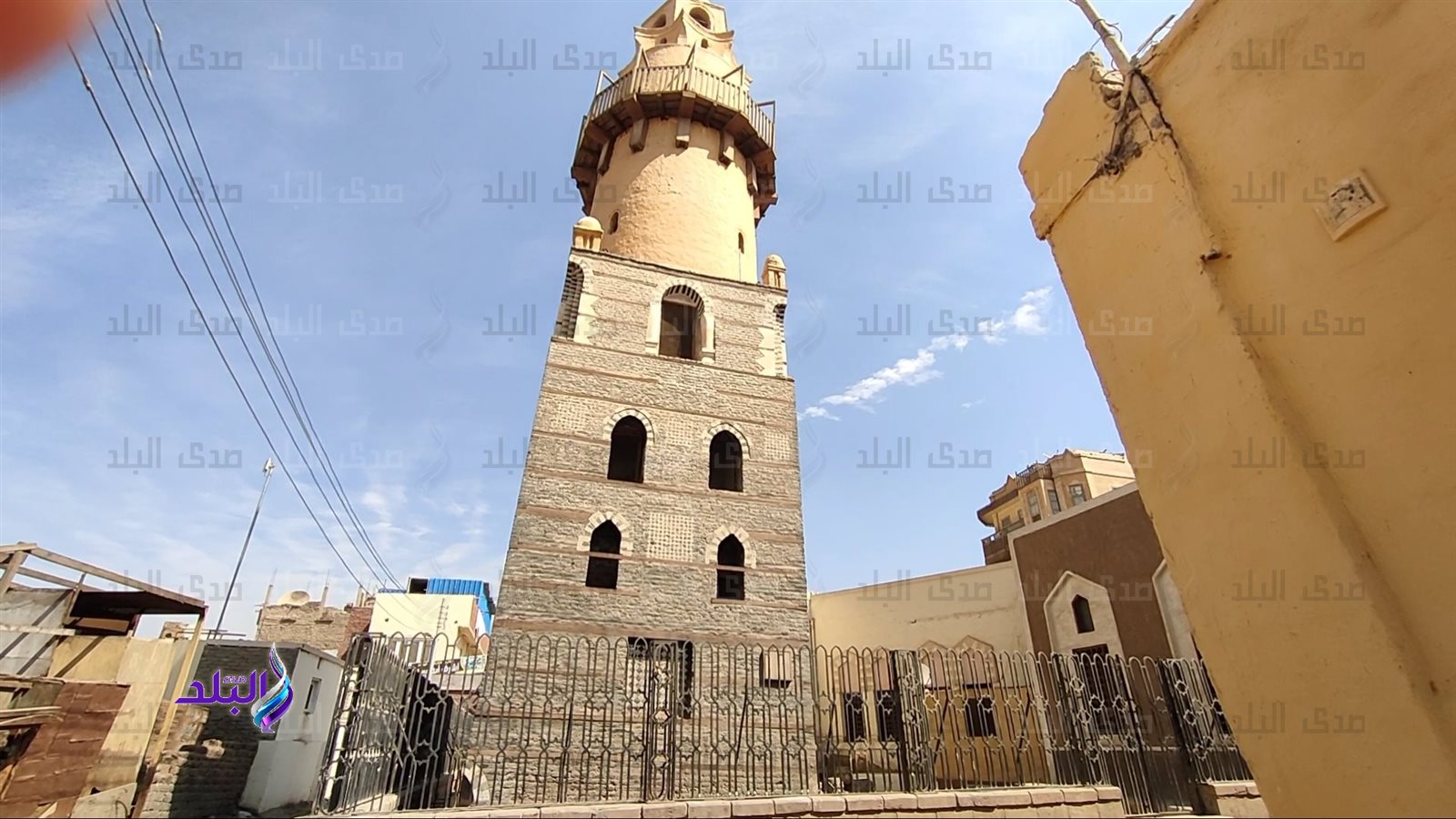 المأذنة المائلة بالأقصر 