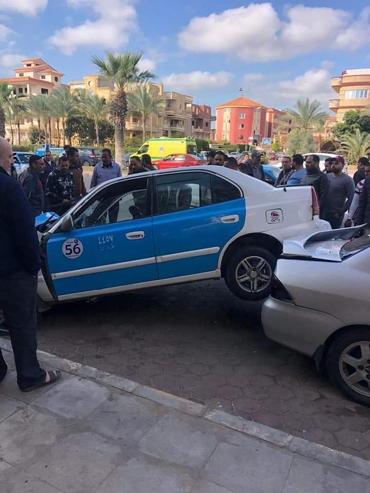 اصطدام سيارتين