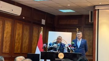 وزير السياحة والآثار 