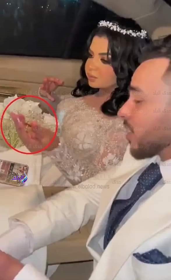 بداخل سيارة الزفاف عروس تفسخ زواجها وتخلع الدبلة لهذا السبب