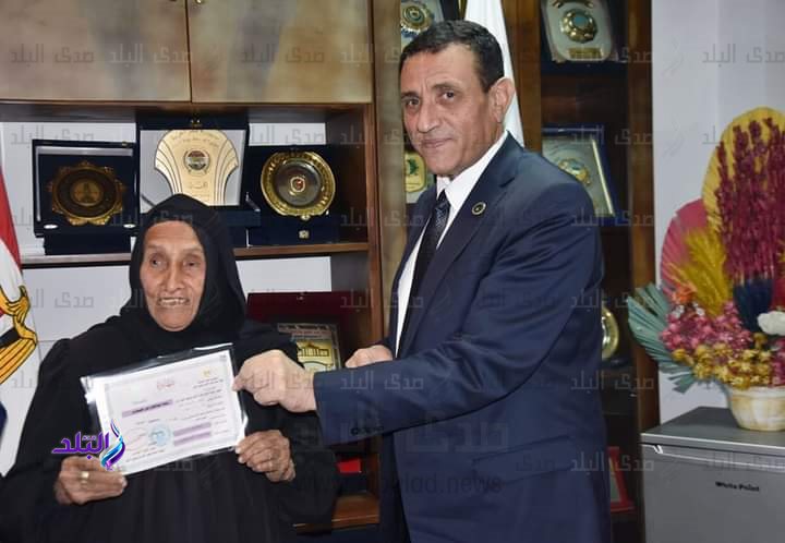 تحرر السيدة زبيدة من الأمية