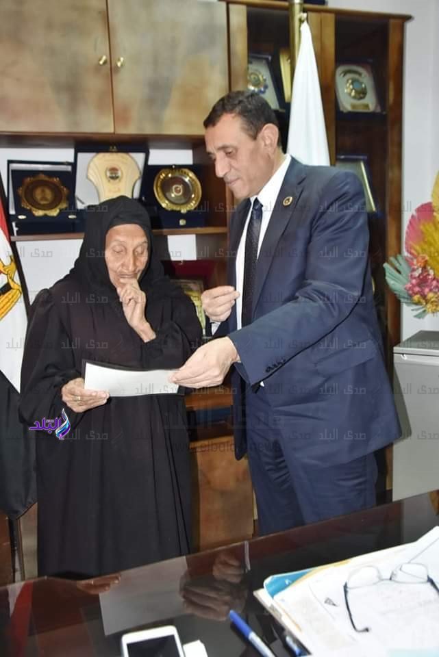 تحرر السيدة زبيدة من الأمية