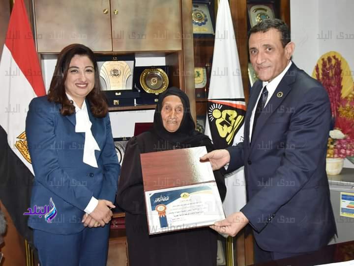 تحرر السيدة زبيدة من الأمية