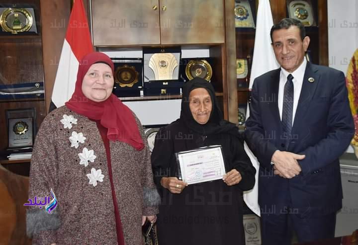 تحرر السيدة زبيدة من الأمية