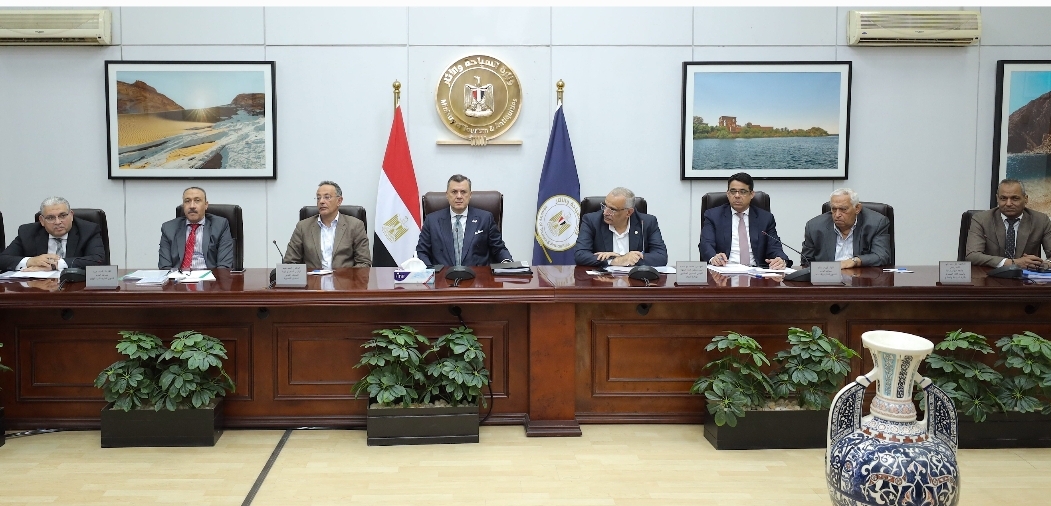 وزير السياحة والآثار 