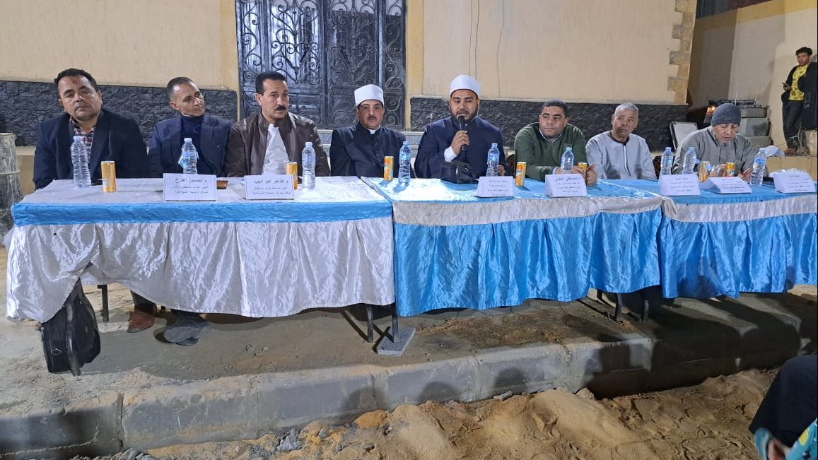 اثناء الندوة الدينية بقرية النزلة