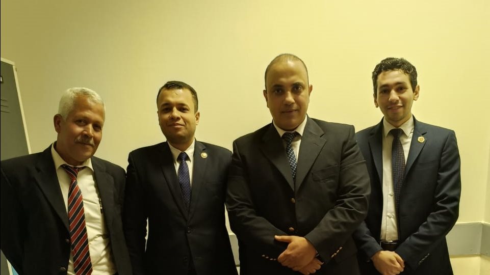 رجال الجمارك بمطار القاهرة