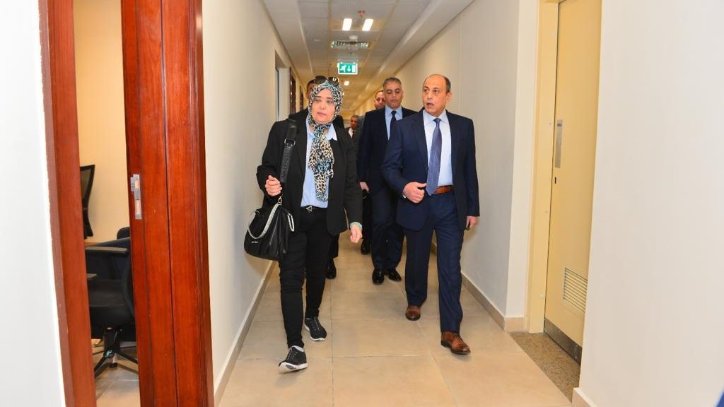 وزير الطيران المدني الفريق محمد عباس حلمي