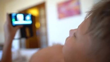 تحذير عاجل| تهديد الأطفال واستغلالهم بفيديوهات على يوتيوب