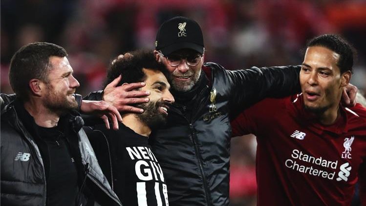 محمد صلاح وفان دايك مع يورجن كلوب مدرب ليفربول