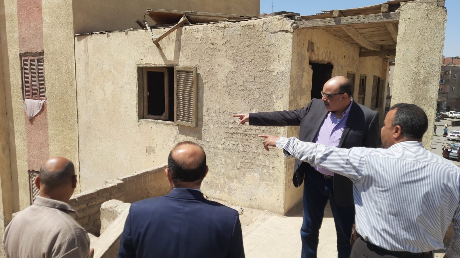 سكرتيرعام محافظة الفيوم المساعد اثناء الجولة