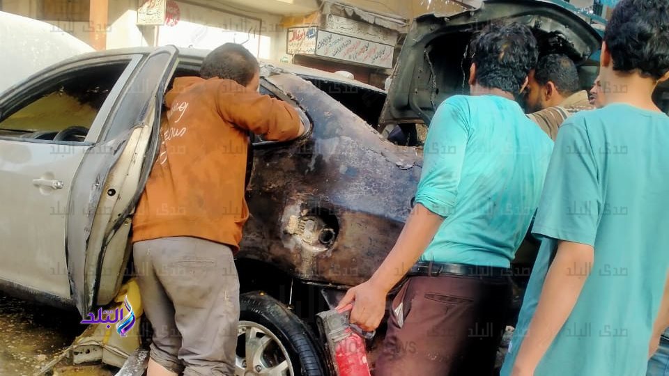 اندلاع حريق في سيارة ملاكي بمدينة أسيوط 