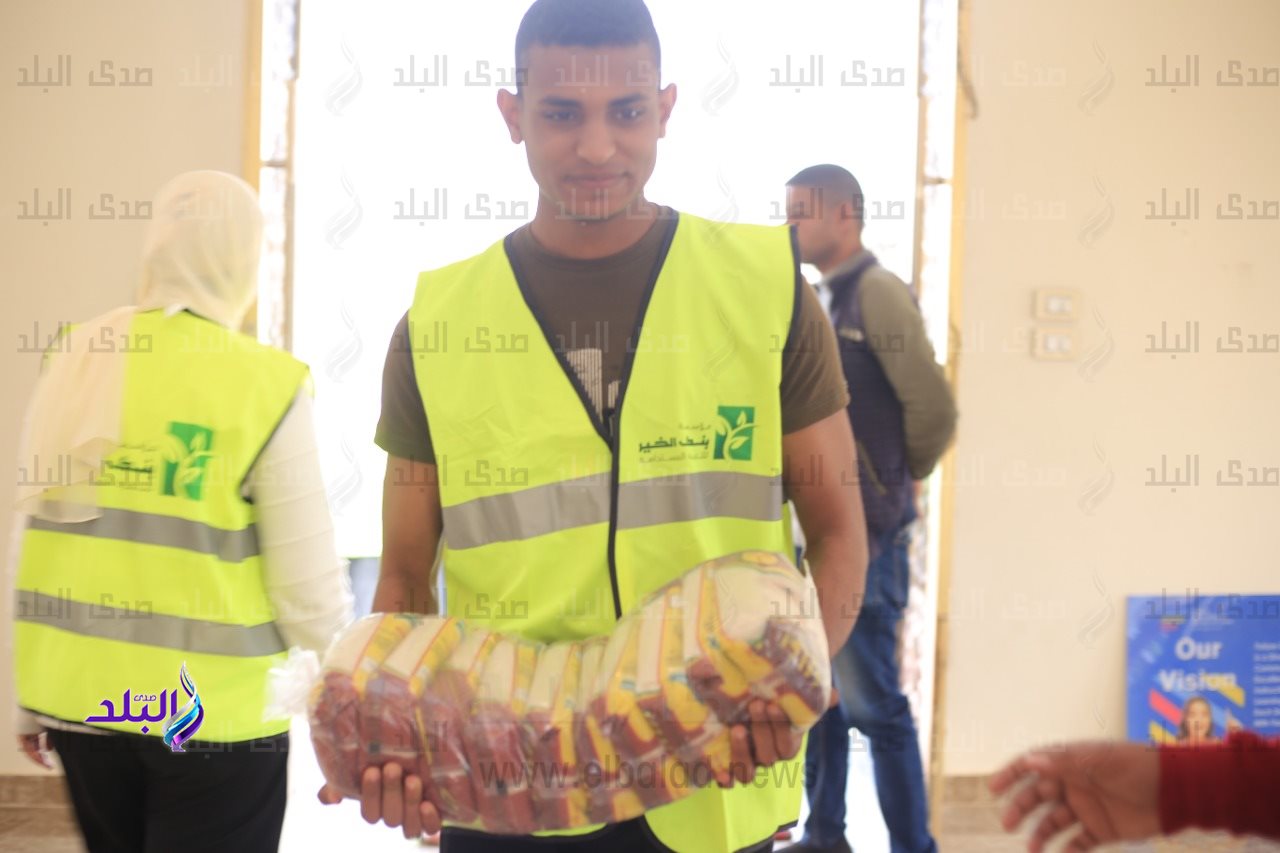 مؤسسة "بنك الخير" تواصل توزيع كراتين المواد الغذائية