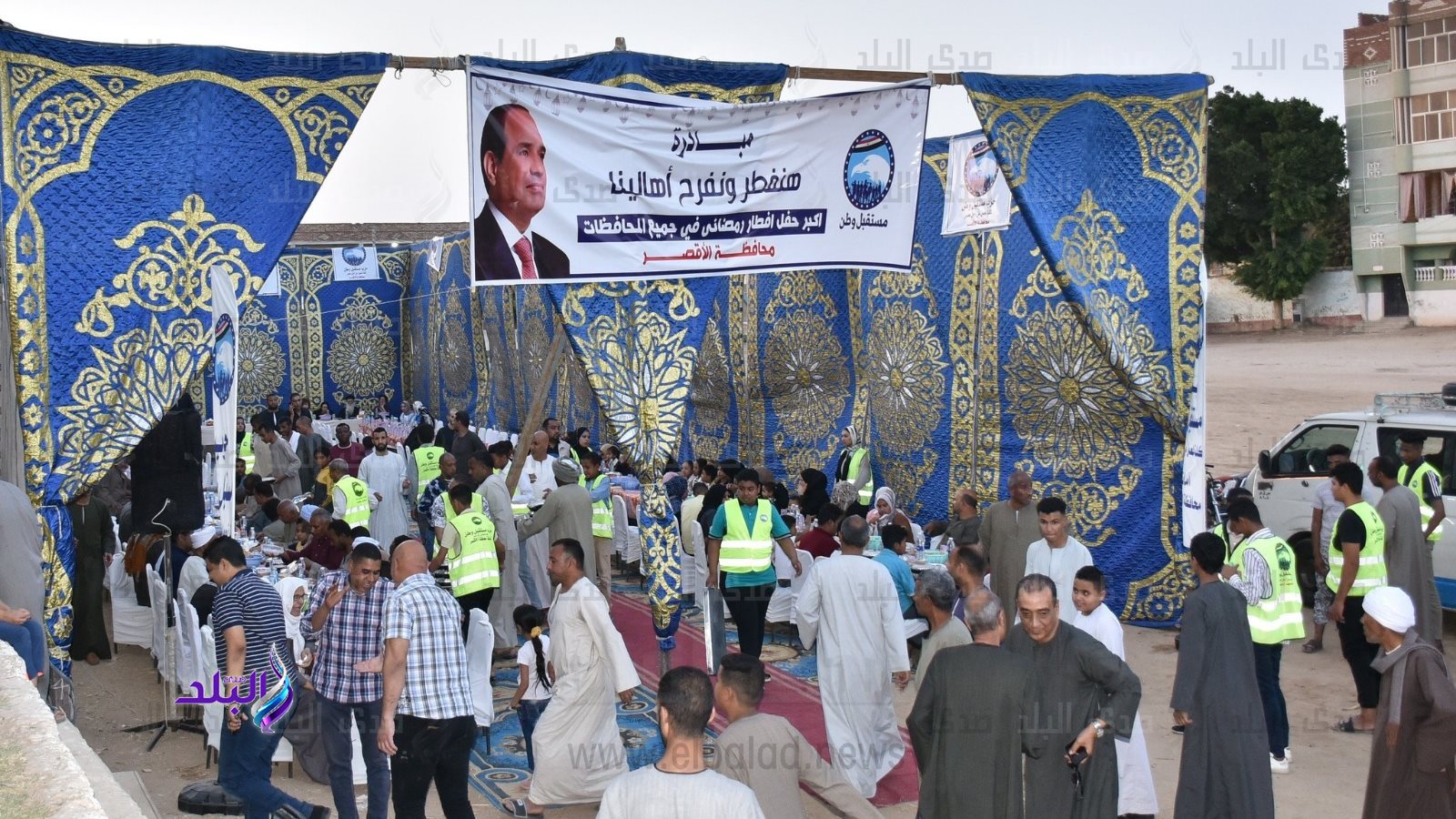 مستقبل وطن الأقصر ينظم اكبر مائدة افطار ويهدي رحلة عمرة خلال