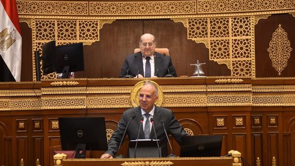 وزير الموارد المائية و الري 