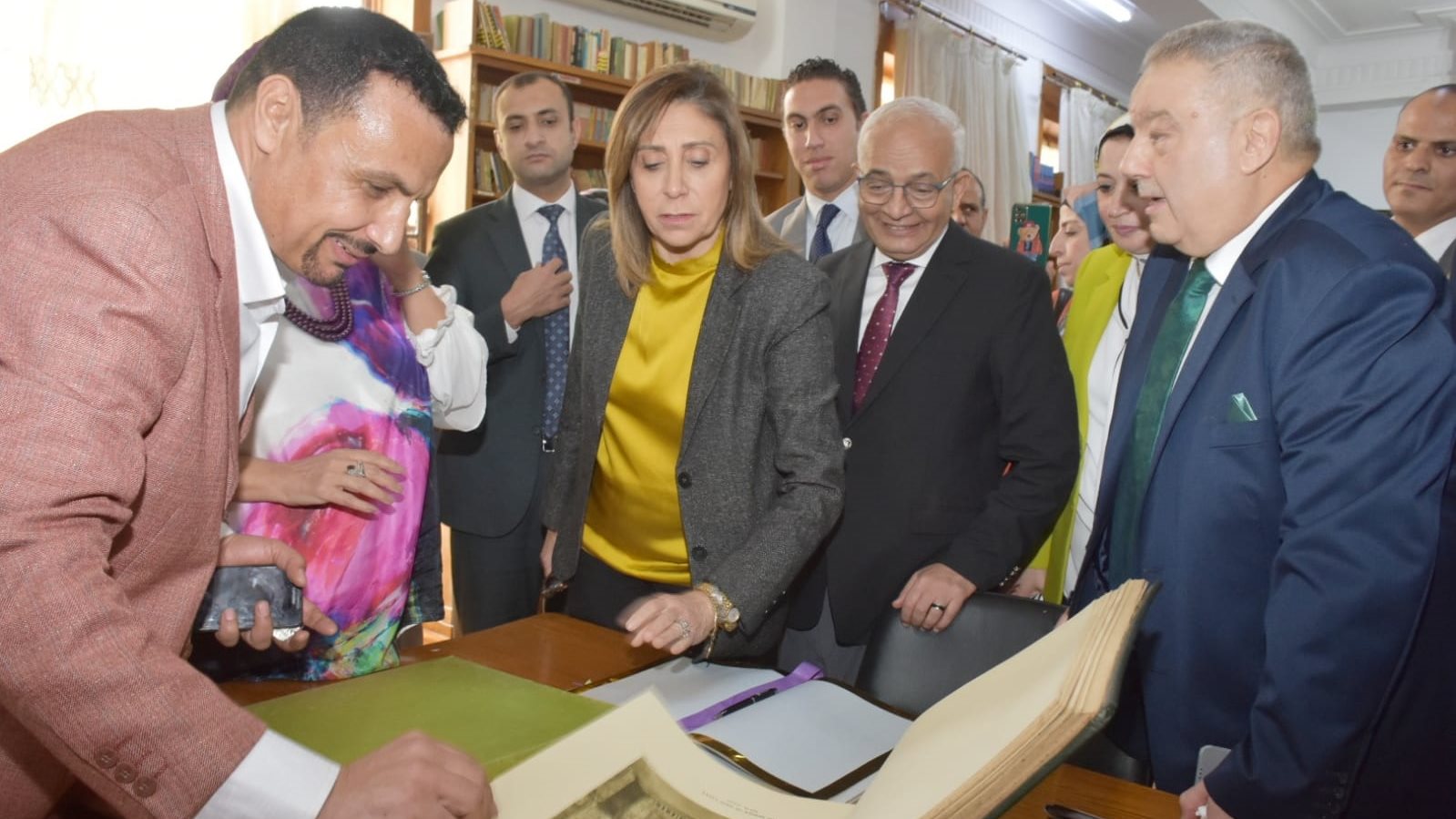 وزيرة الثقافة