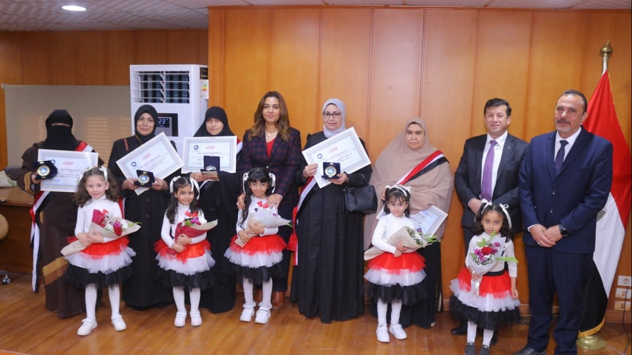 الامهات المثاليات