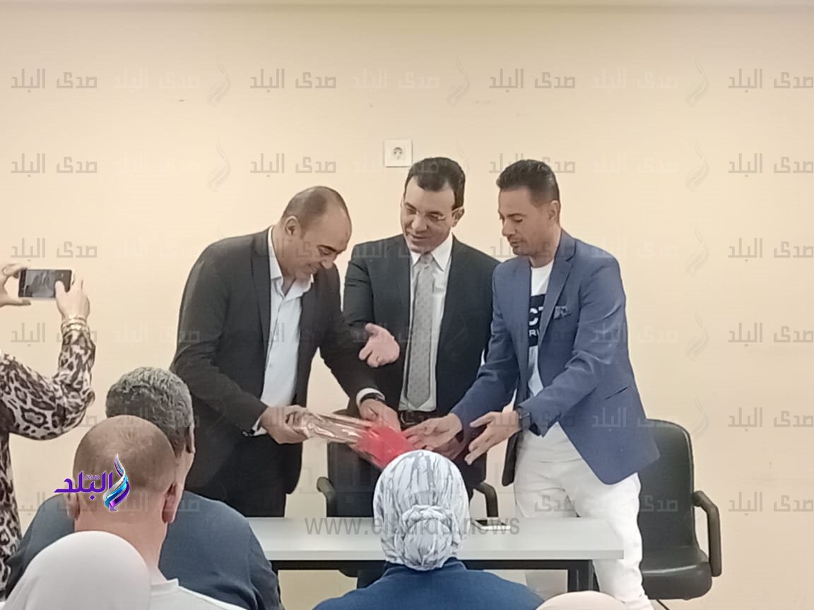 أسرة طلاب من أجل مصر تكرم مدير إدارة رعاية الشباب السابق