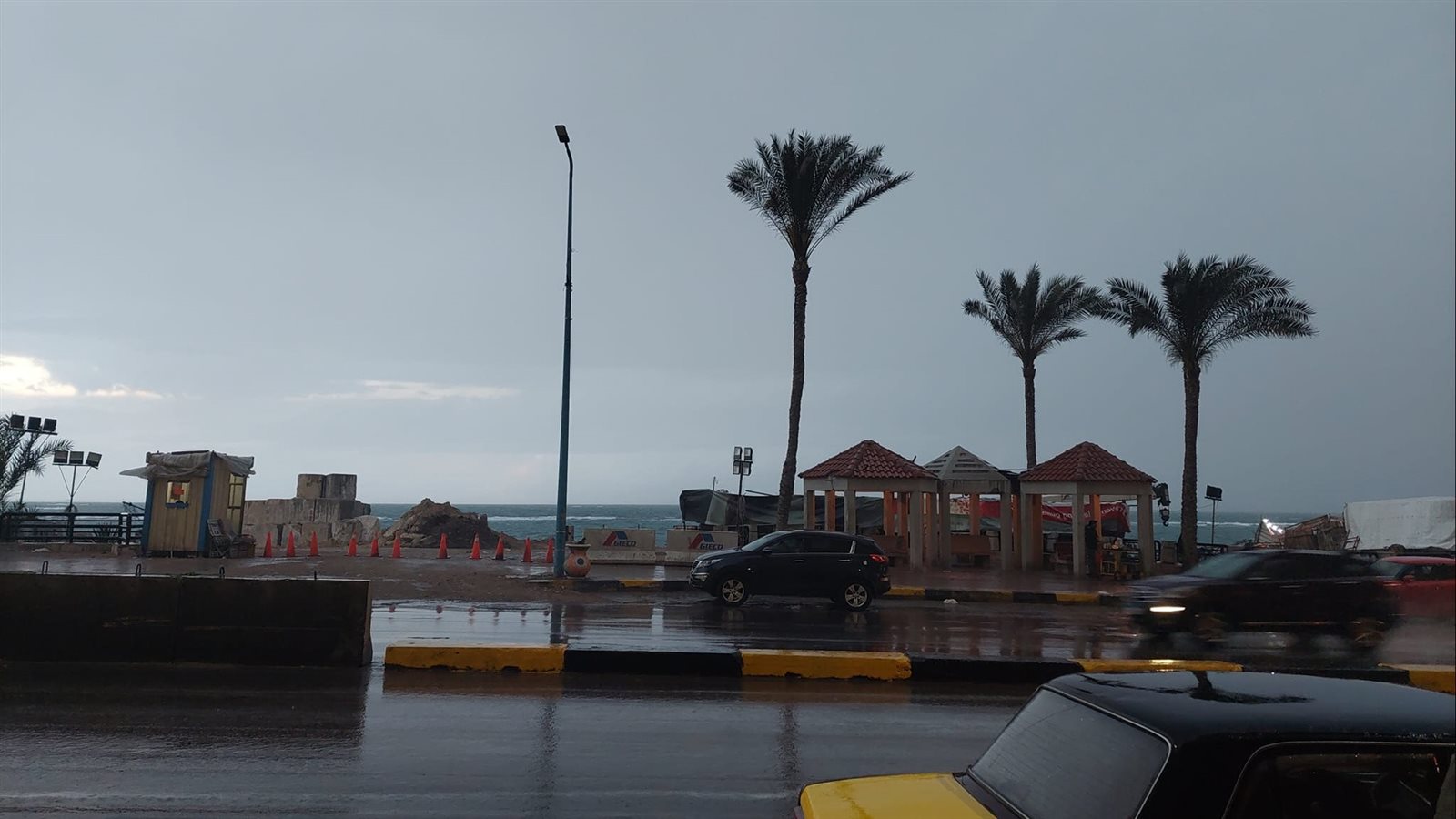 أمطار غزيرة تضرب الإسكندرية