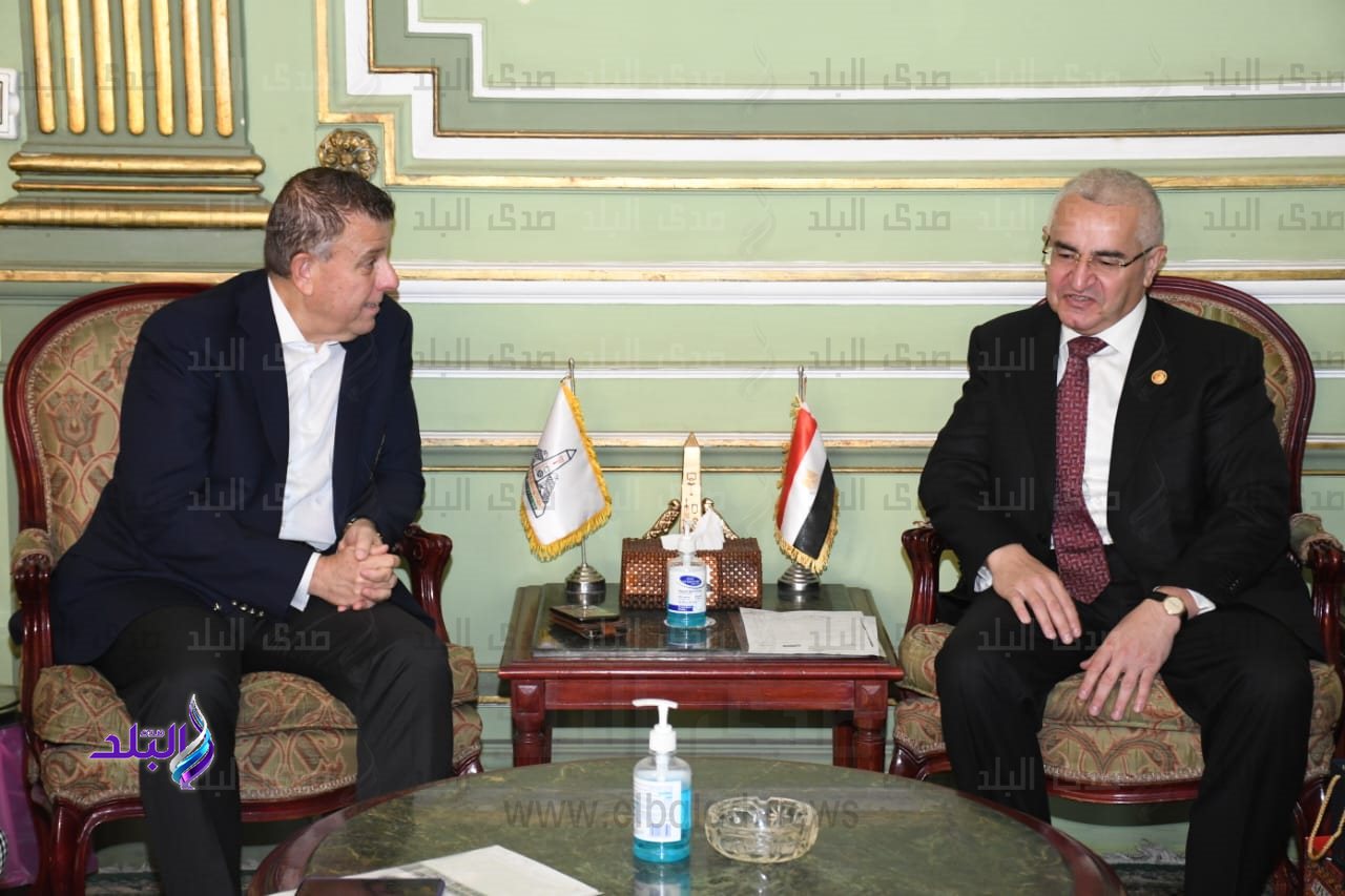 رئيس جامعة عين شمس يستقبل سفير دولة أذربيجان