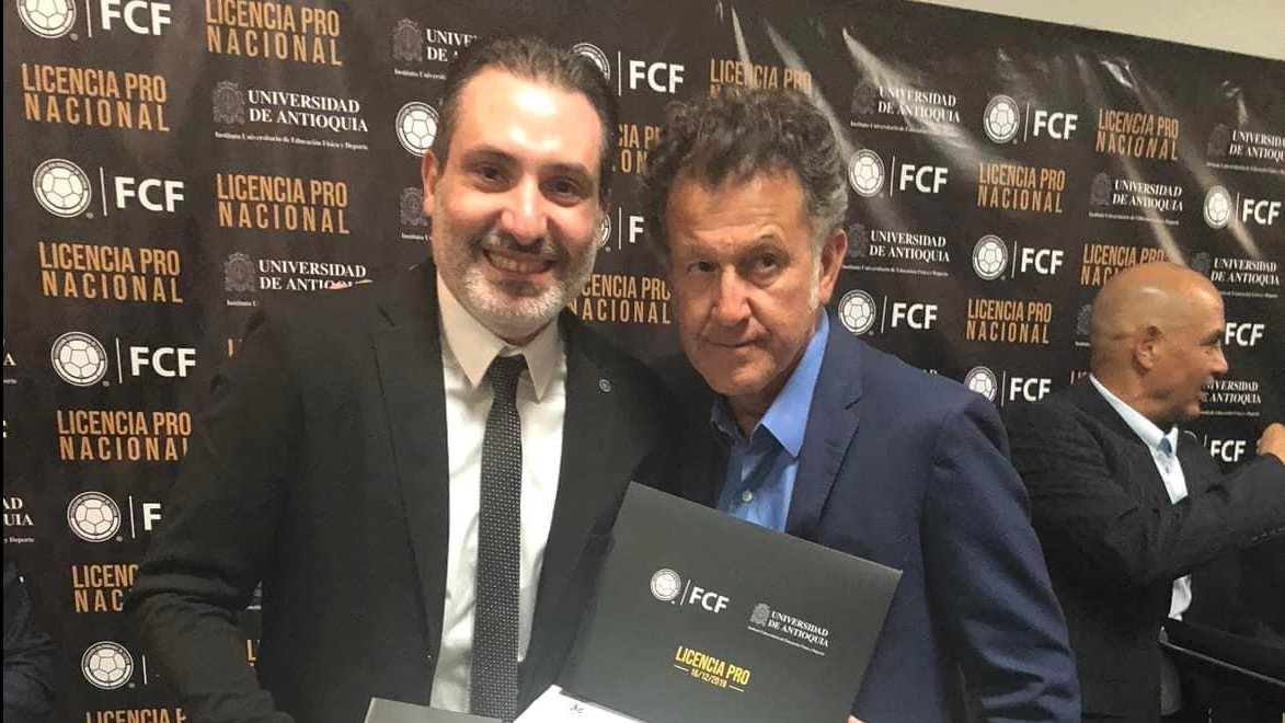 محمود فايز ومدرب الزمالك 