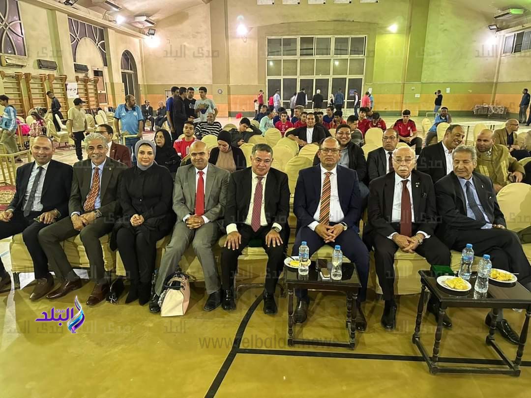 وزير الشباب والرياضة يشارك أبناءه بكلية التربية الرياضية الإفطار الرمضاني