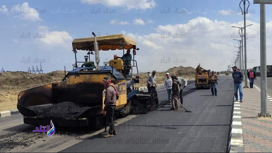 محافظ بورسعيد يشدد على التنسيق بين الجهات المعنية خلال انهاء