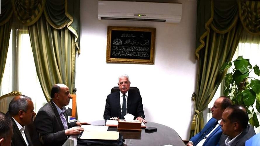 فودة خلال الاجتماع 