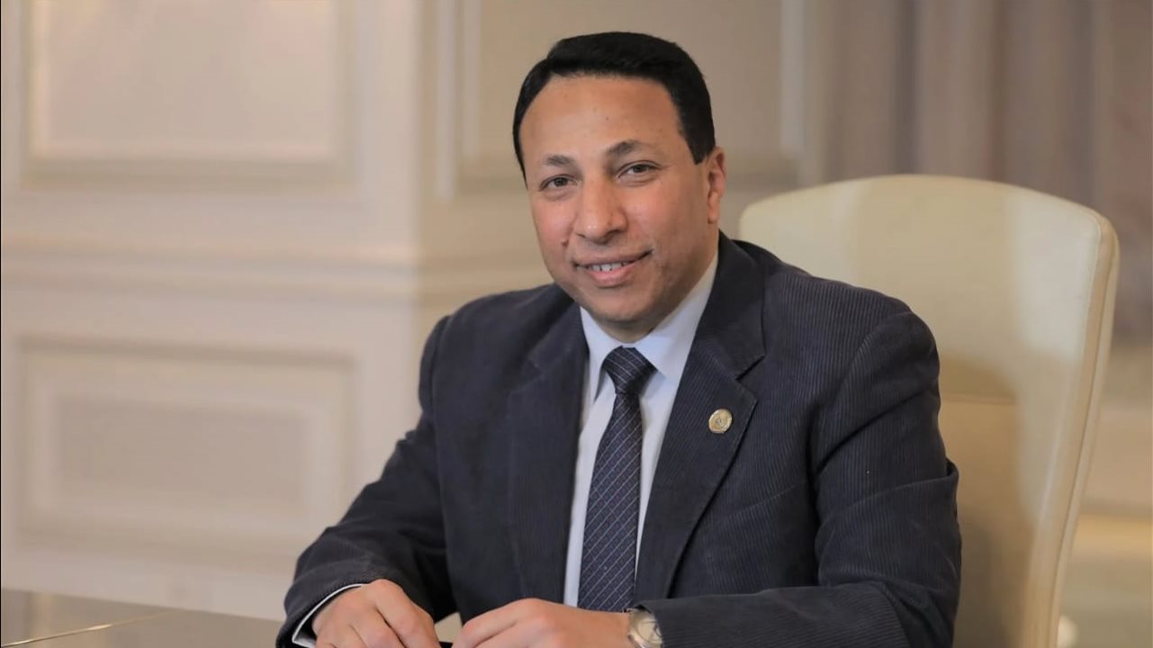  الدكتور أسامة السعيد عميد كلية التجارة جامعة بني سويف سابق