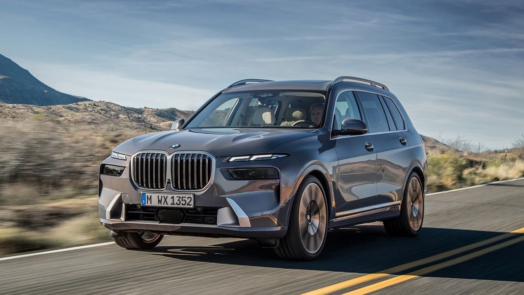 السيارة BMW X7 موديل 2023