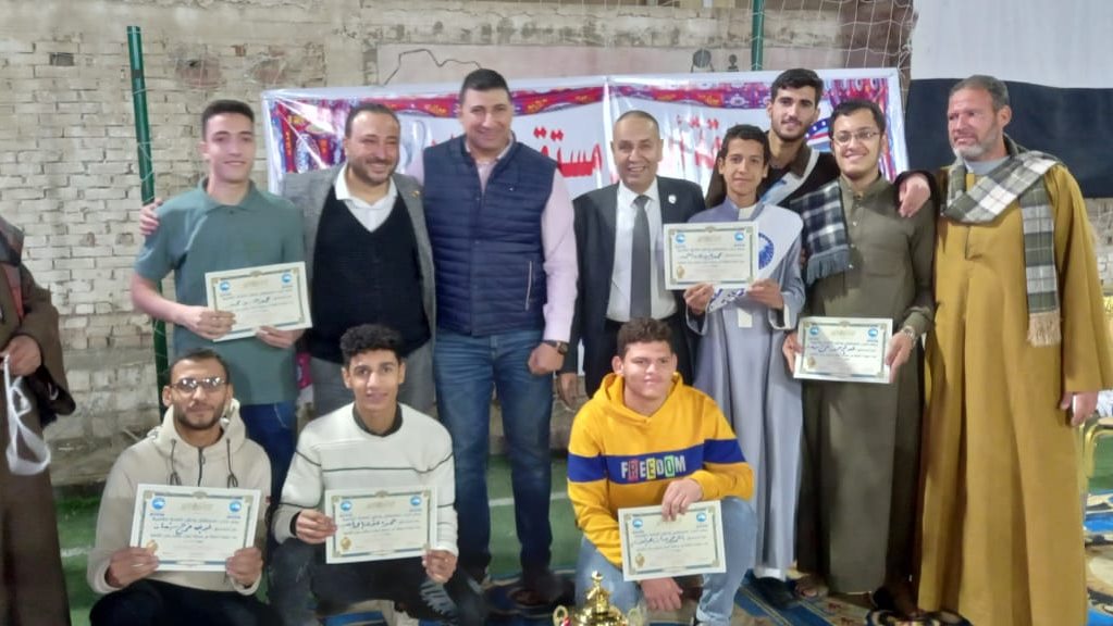 قيادات مستقبل وطن بمركز طامية أثناء تكريم حفظة القران الكريم